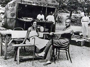 Владимир Маяковский и Лиля Брик на отдыхе в Крыму, 1926 г.