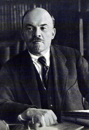 В. И. Ленин в своем кабинете в Кремле. Москва. 4 октября 1922 г.